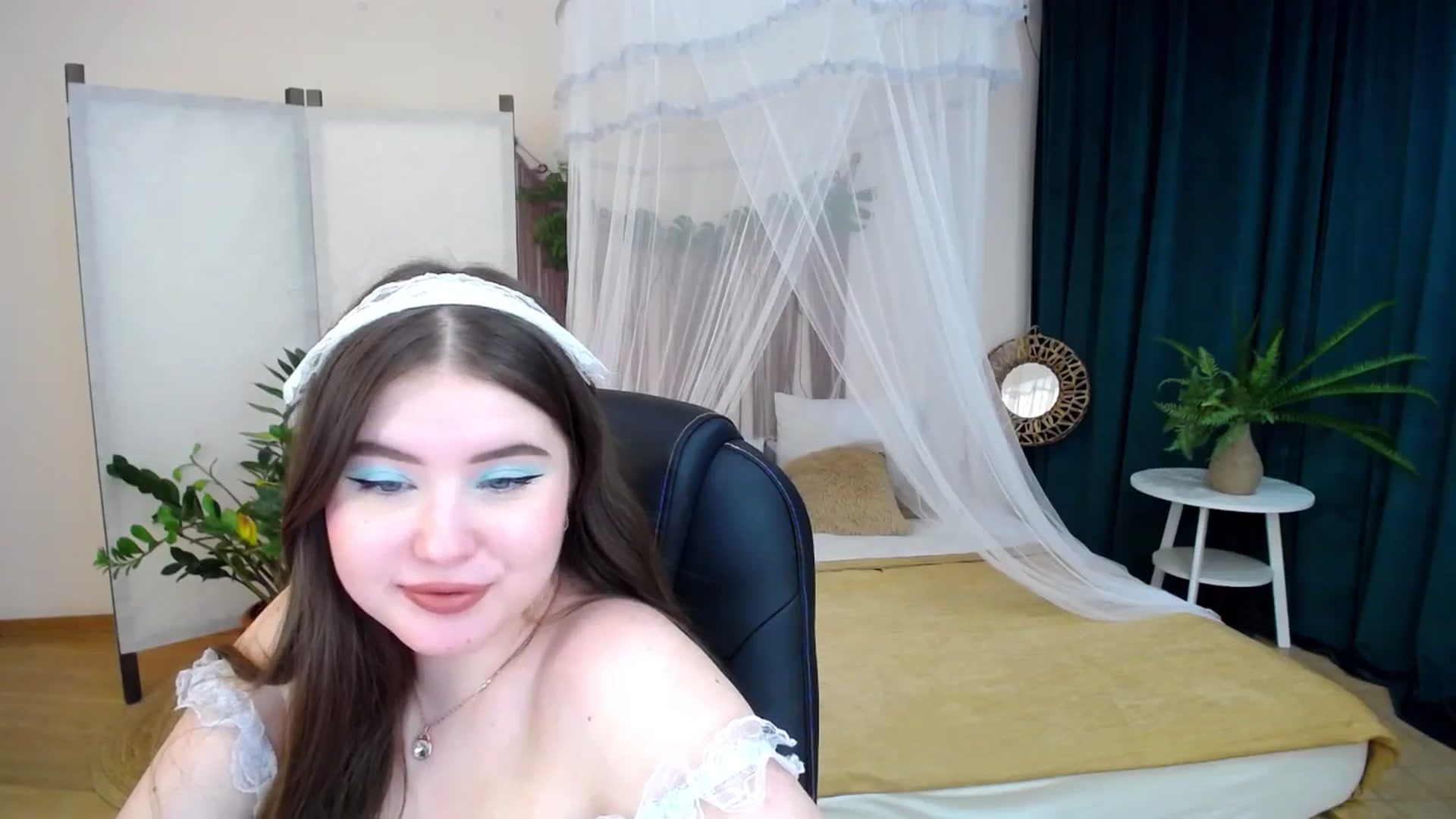 Gallery image thumbnail from AdmireMyEyes's myfreecams stream on, 12/04/2024, 08:45 image 2 of 20