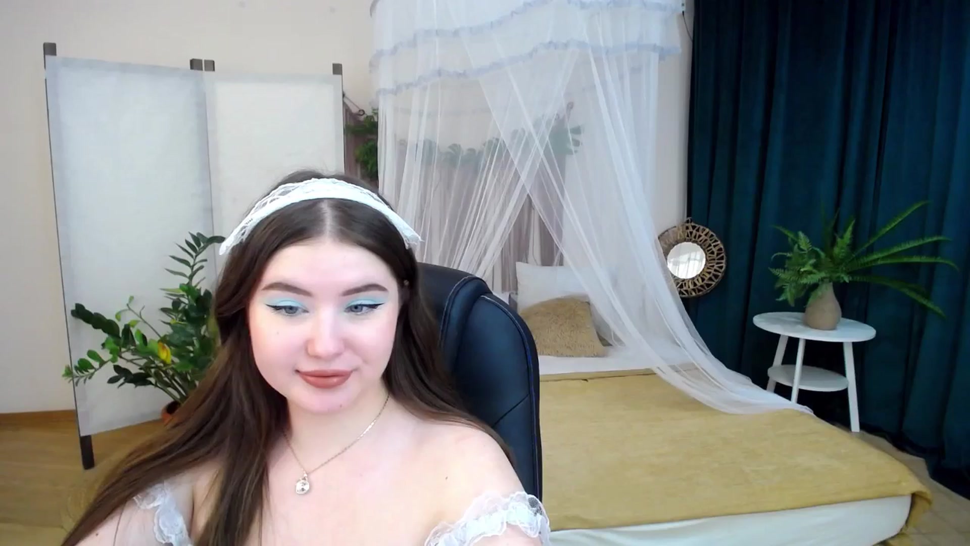 Gallery image thumbnail from AdmireMyEyes's myfreecams stream on, 12/04/2024, 08:45 image 5 of 20