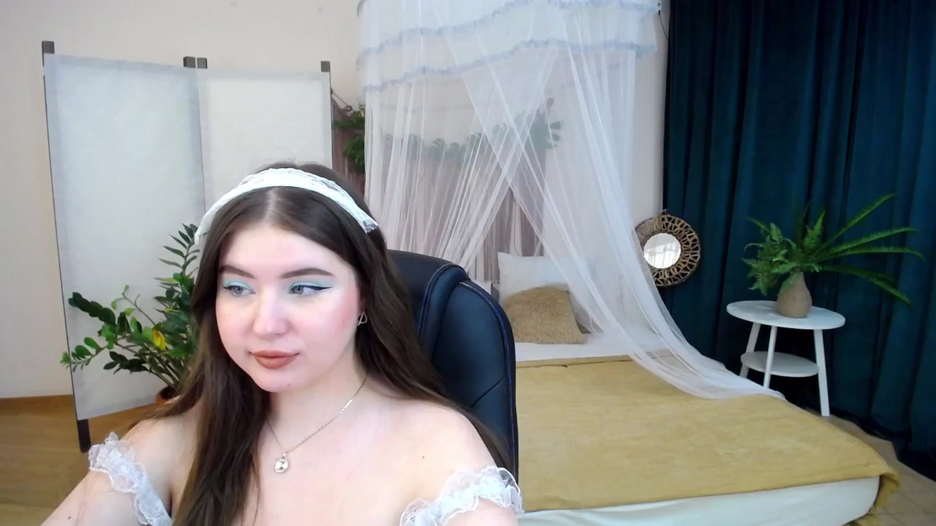 Gallery image thumbnail from AdmireMyEyes's myfreecams stream on, 12/04/2024, 08:45 image 1 of 20