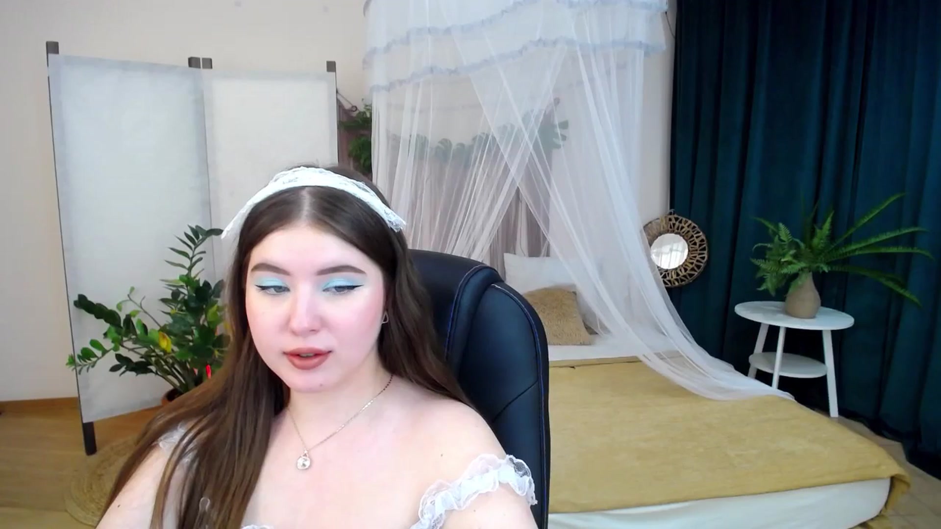 Gallery image thumbnail from AdmireMyEyes's myfreecams stream on, 12/04/2024, 09:41 image 11 of 20