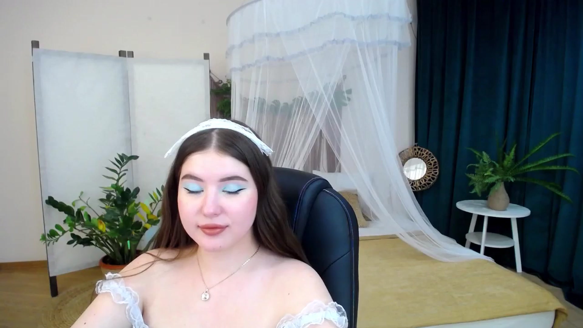 Gallery image thumbnail from AdmireMyEyes's myfreecams stream on, 12/04/2024, 09:41 image 20 of 20