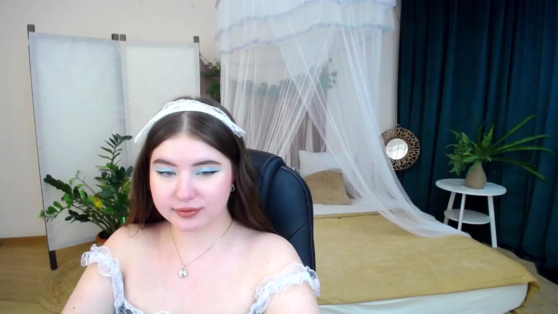 Gallery image thumbnail from AdmireMyEyes's myfreecams stream on, 12/04/2024, 09:41 image 9 of 20