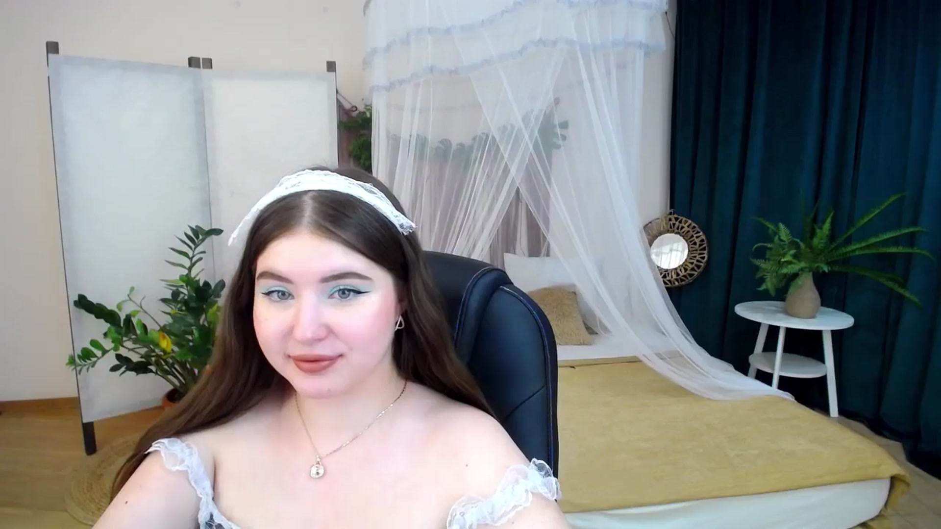 Gallery image thumbnail from AdmireMyEyes's myfreecams stream on, 12/04/2024, 09:41 image 12 of 20