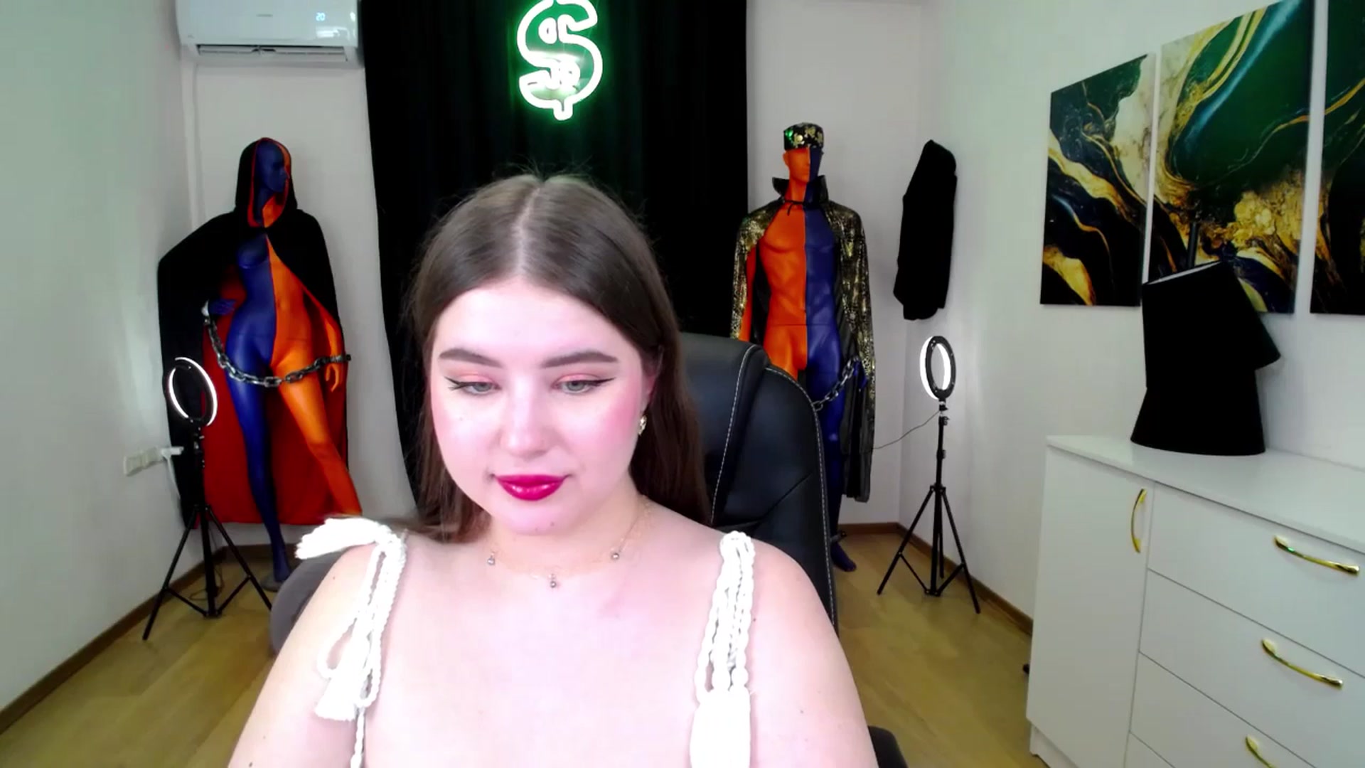 Gallery image thumbnail from AdmireMyEyes's myfreecams stream on, 12/05/2024, 07:37 image 20 of 20