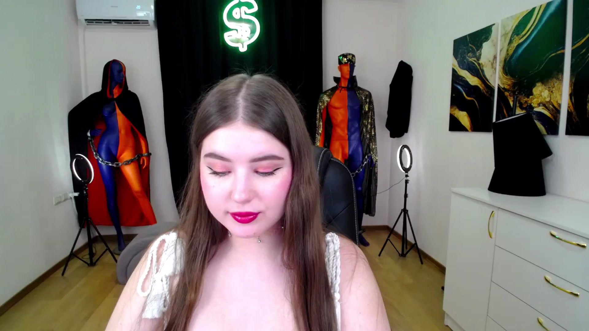 Gallery image thumbnail from AdmireMyEyes's myfreecams stream on, 12/05/2024, 07:37 image 19 of 20