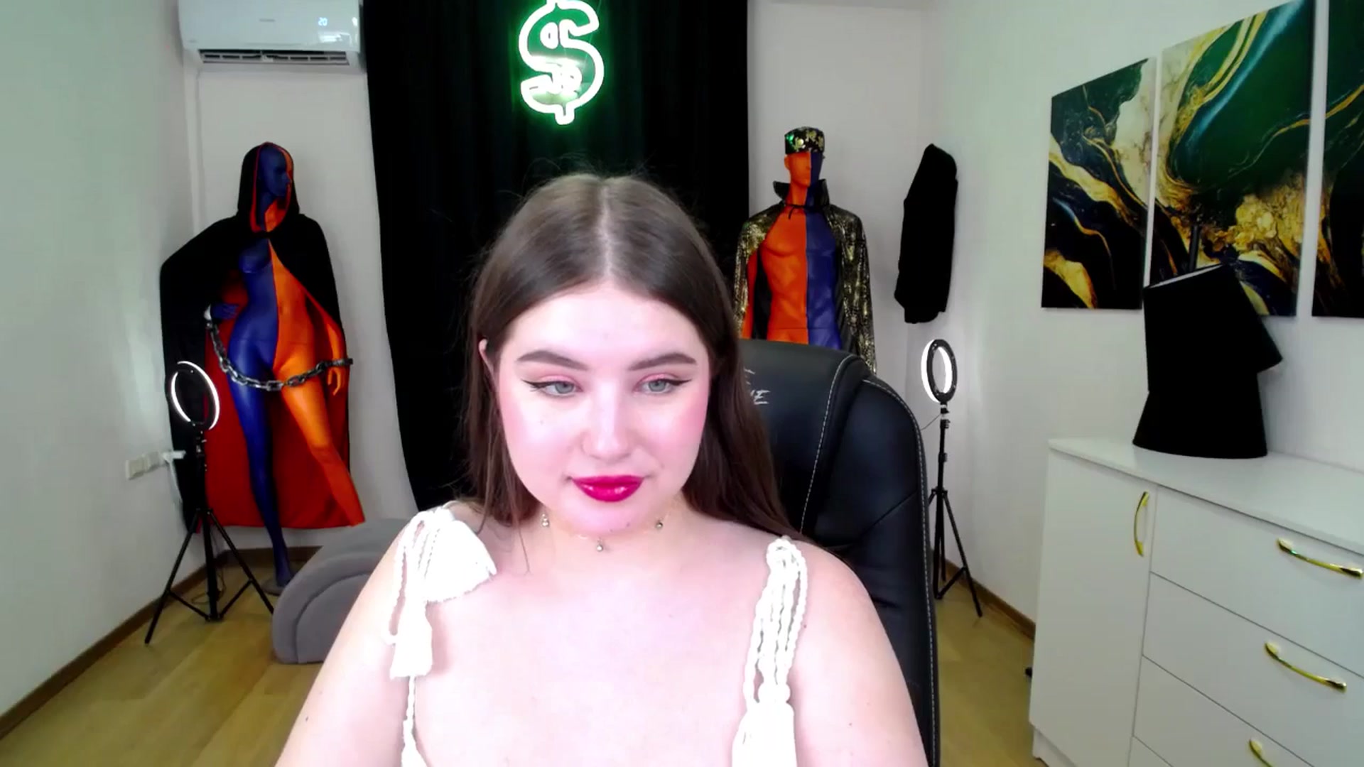 Gallery image thumbnail from AdmireMyEyes's myfreecams stream on, 12/05/2024, 07:37 image 5 of 20