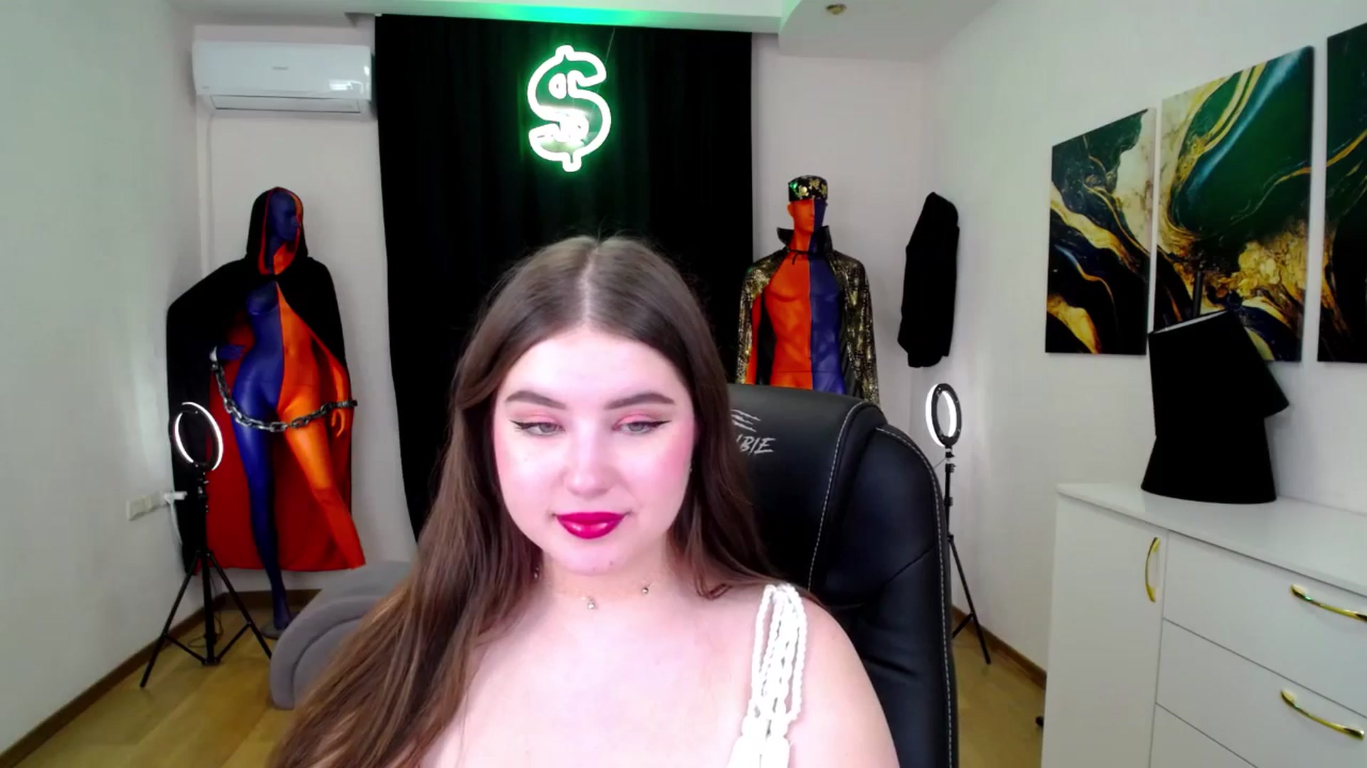 Gallery image thumbnail from AdmireMyEyes's myfreecams stream on, 12/05/2024, 08:53 image 18 of 20
