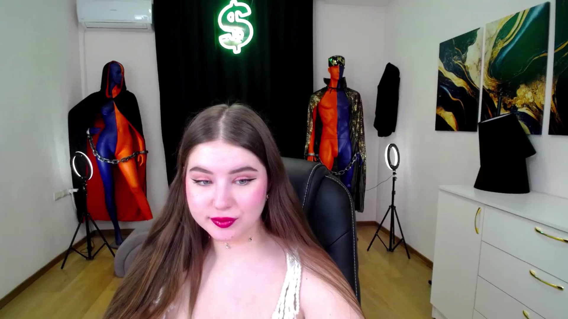 Gallery image thumbnail from AdmireMyEyes's myfreecams stream on, 12/05/2024, 08:53 image 5 of 20