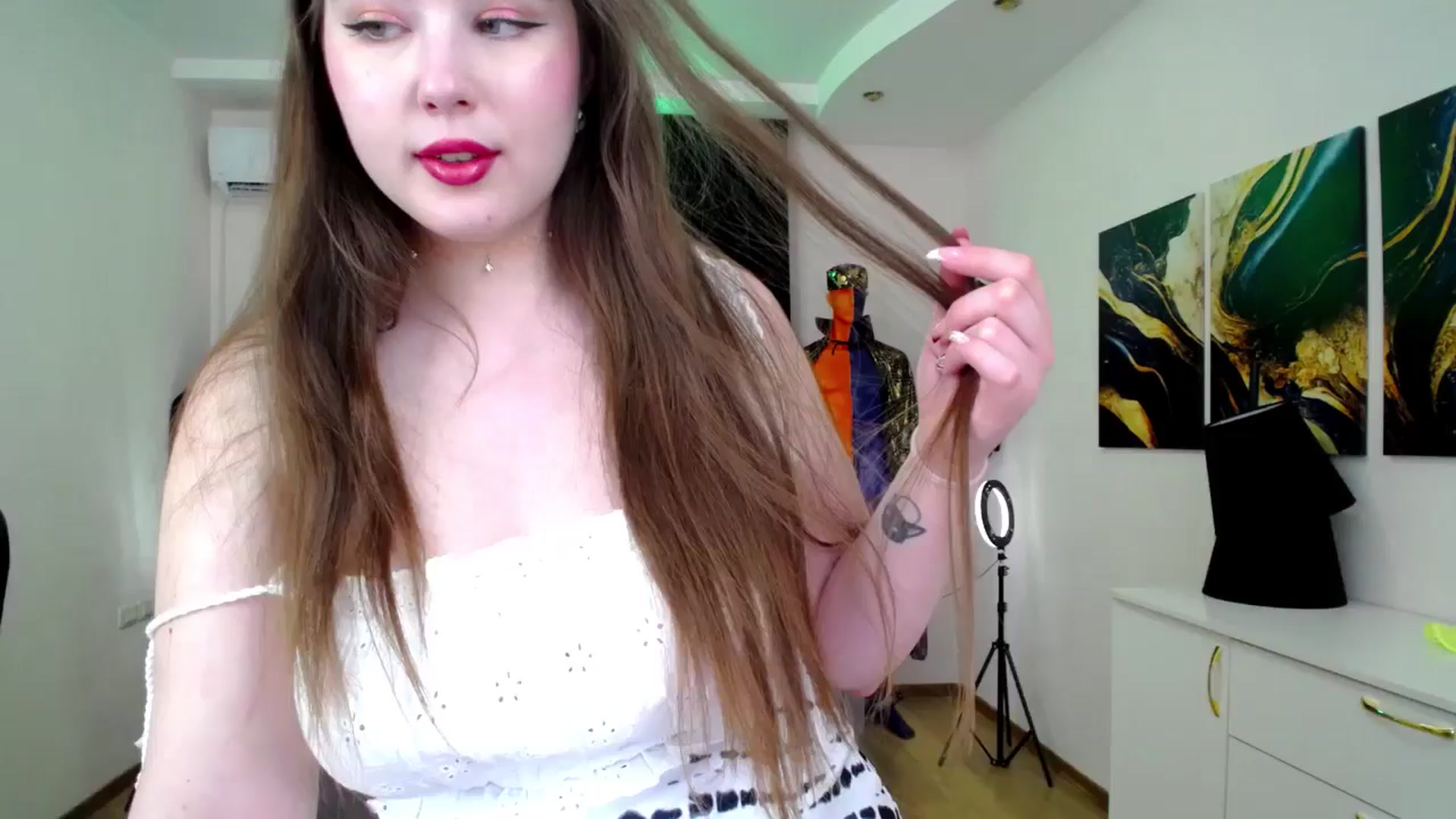 Gallery image thumbnail from AdmireMyEyes's myfreecams stream on, 12/05/2024, 09:25 image 15 of 20
