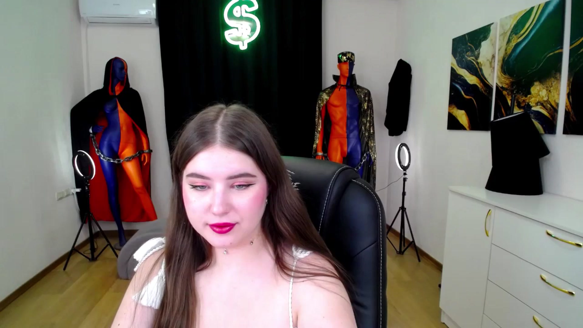 Gallery image thumbnail from AdmireMyEyes's myfreecams stream on, 12/05/2024, 09:58 image 17 of 20