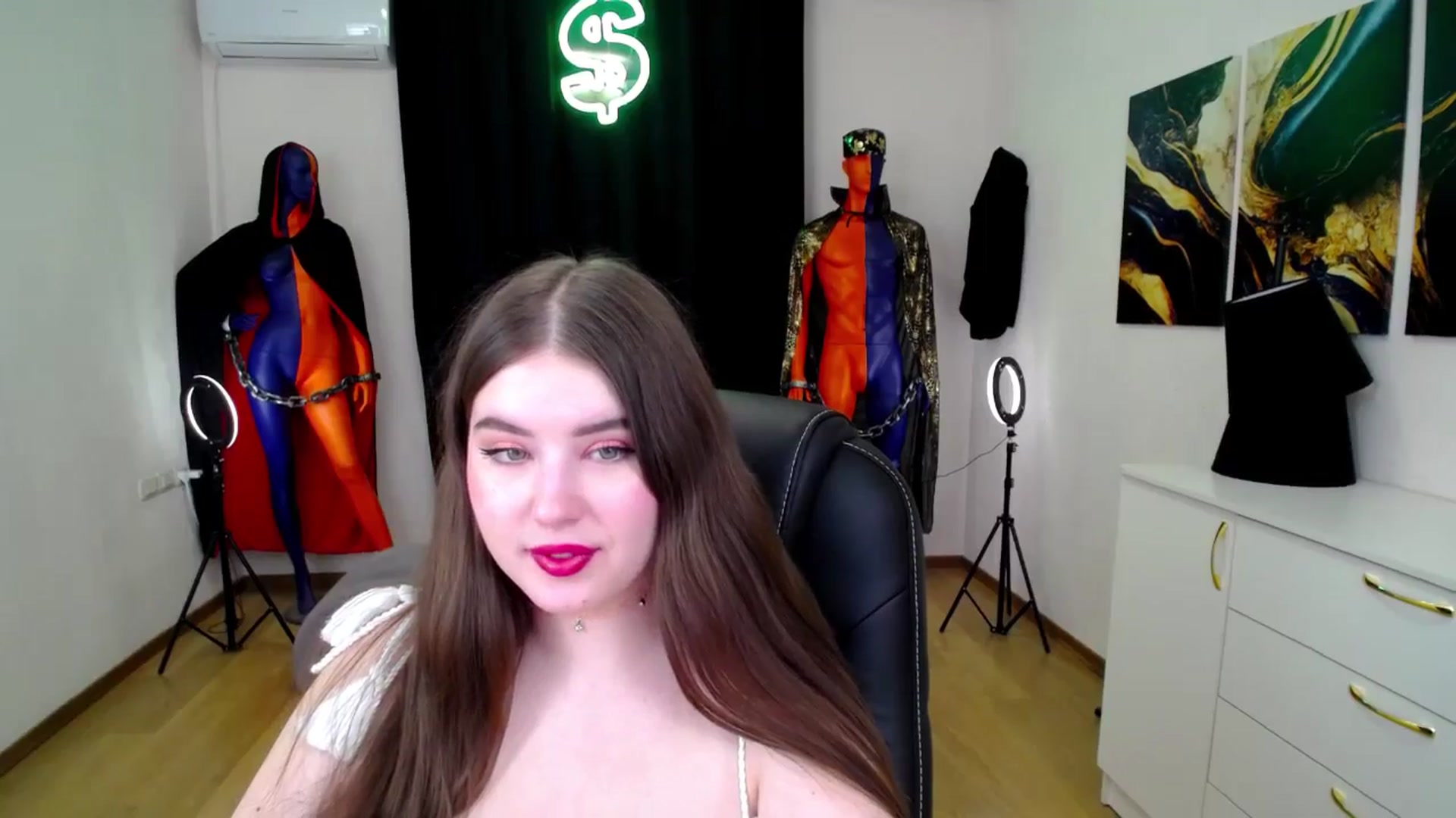 Gallery image thumbnail from AdmireMyEyes's myfreecams stream on, 12/05/2024, 09:58 image 14 of 20