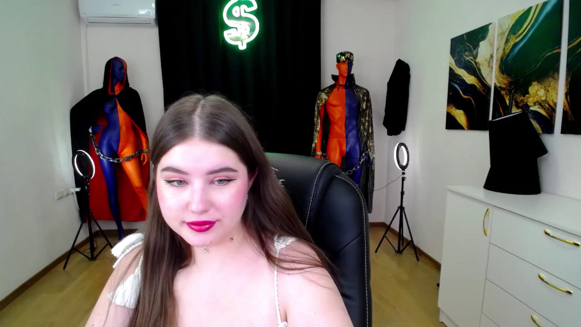 Gallery image thumbnail from AdmireMyEyes's myfreecams stream on, 12/05/2024, 09:58 image 16 of 20