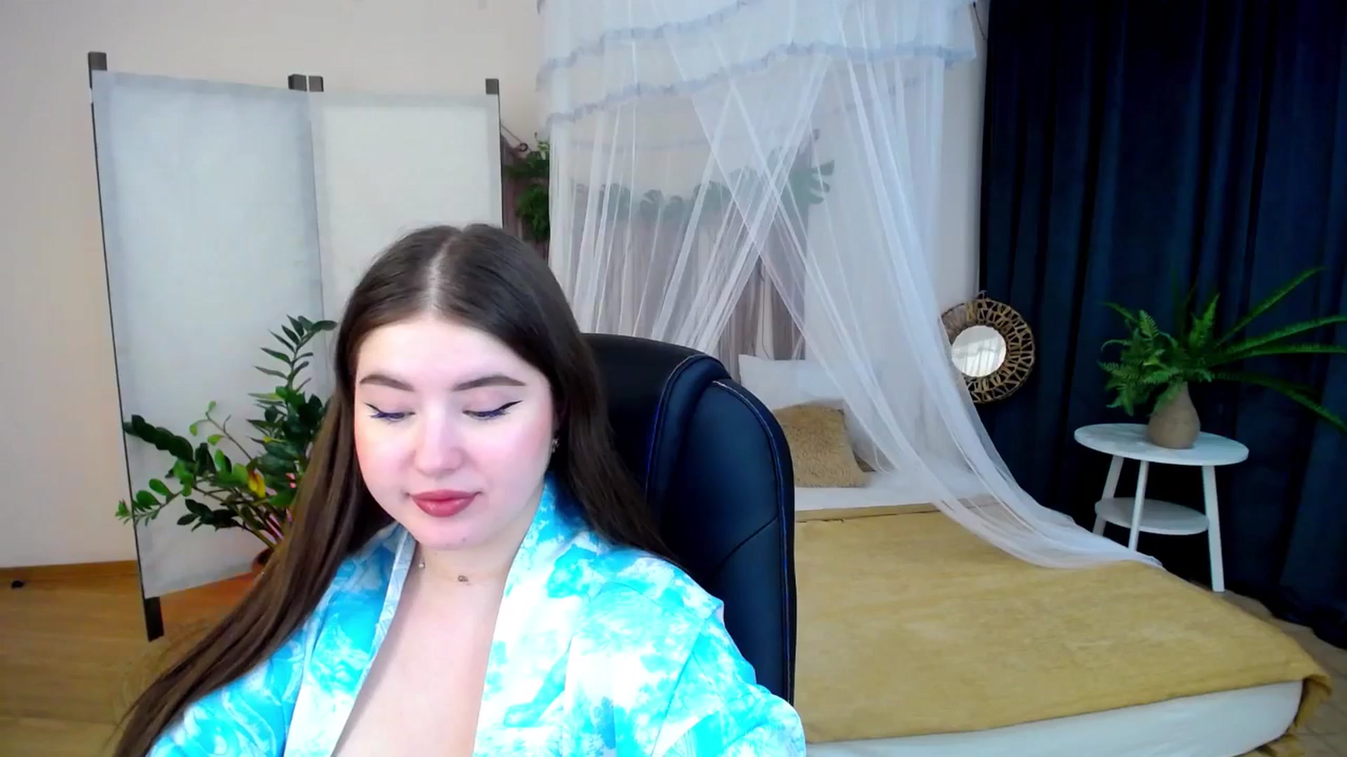 Gallery image thumbnail from AdmireMyEyes's myfreecams stream on, 12/06/2024, 08:18 image 16 of 20