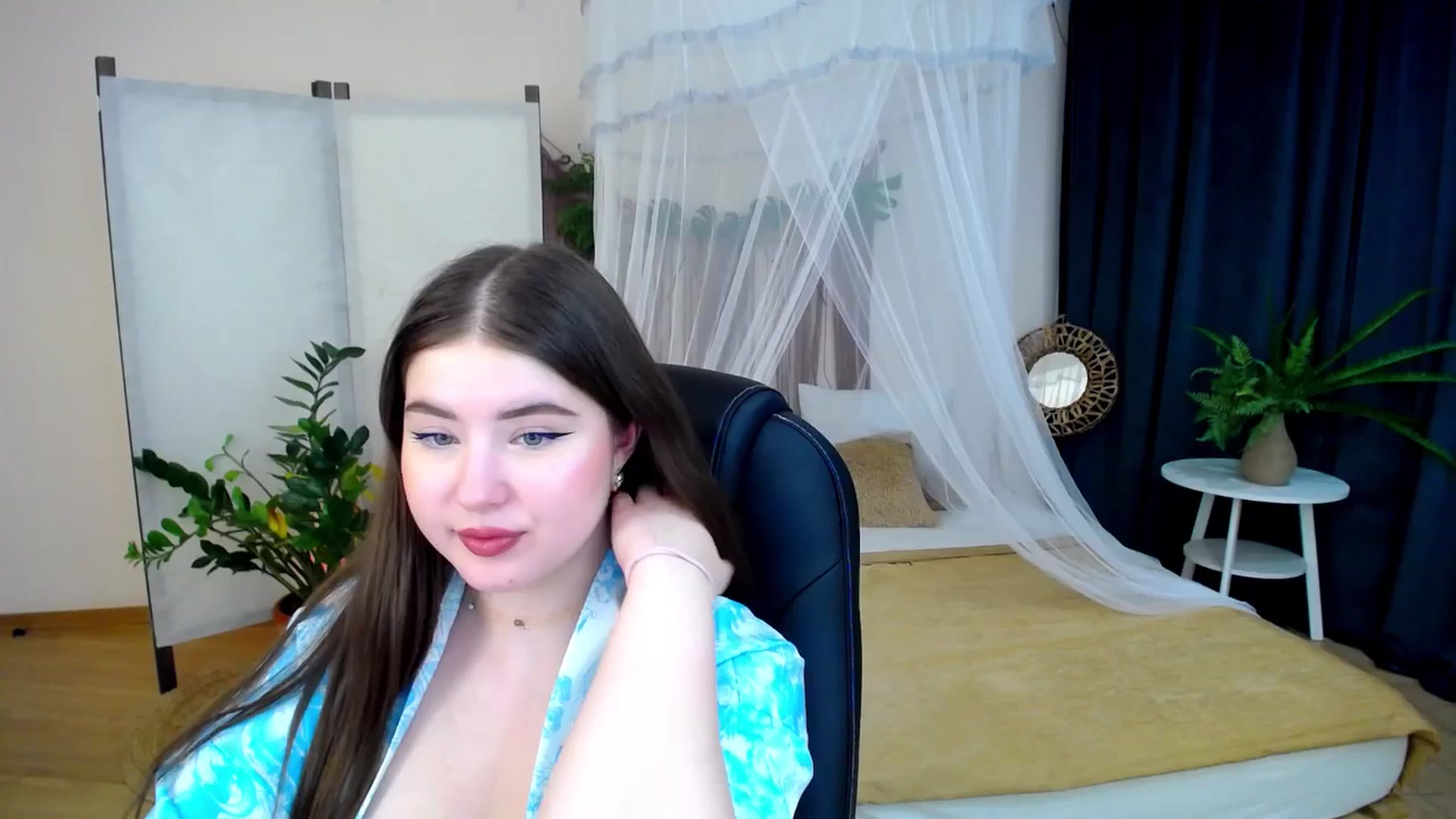 Gallery image thumbnail from AdmireMyEyes's myfreecams stream on, 12/06/2024, 08:18 image 14 of 20