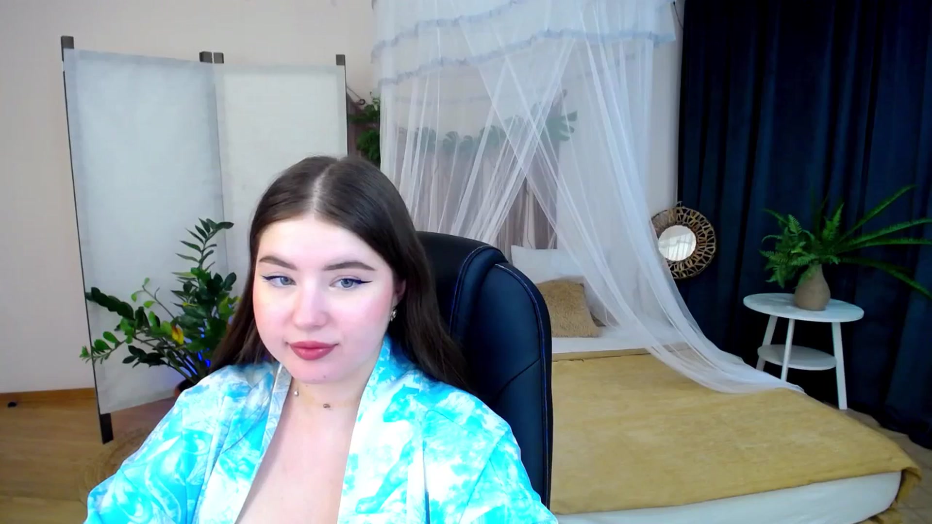 Gallery image thumbnail from AdmireMyEyes's myfreecams stream on, 12/06/2024, 08:18 image 9 of 20