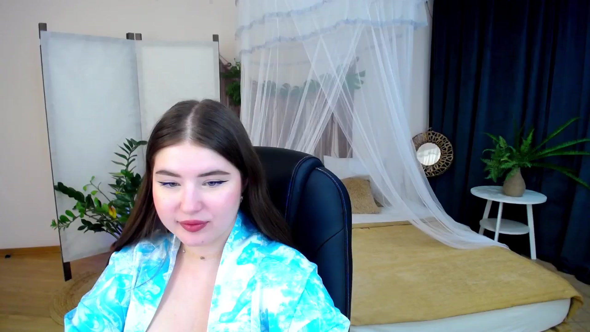 Gallery image thumbnail from AdmireMyEyes's myfreecams stream on, 12/06/2024, 08:18 image 6 of 20