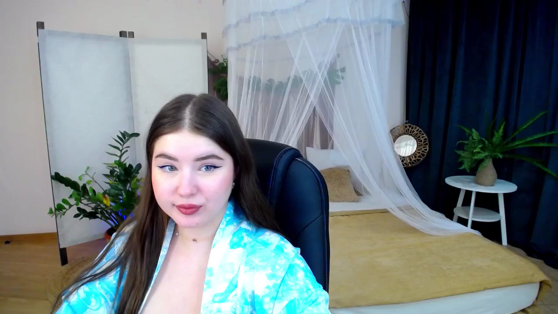 Gallery image thumbnail from AdmireMyEyes's myfreecams stream on, 12/06/2024, 08:18 image 15 of 20