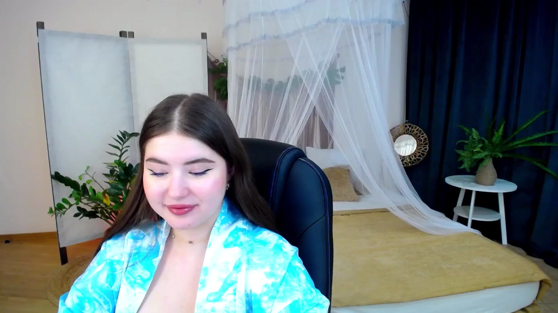 Gallery image thumbnail from AdmireMyEyes's myfreecams stream on, 12/06/2024, 08:18 image 5 of 20