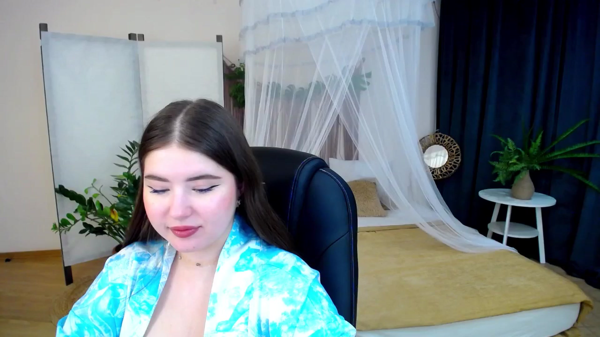 Gallery image thumbnail from AdmireMyEyes's myfreecams stream on, 12/06/2024, 08:18 image 8 of 20