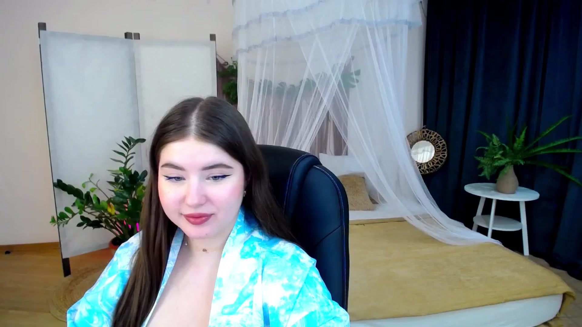 Gallery image thumbnail from AdmireMyEyes's myfreecams stream on, 12/06/2024, 08:18 image 19 of 20