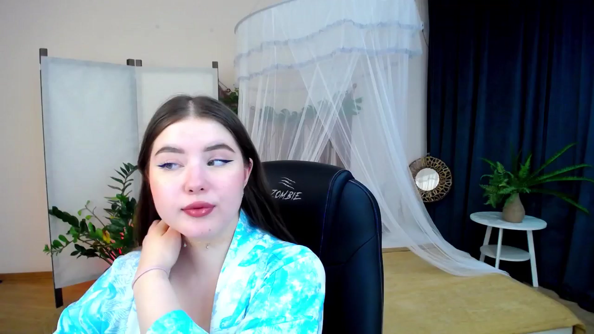 Gallery image thumbnail from AdmireMyEyes's myfreecams stream on, 12/06/2024, 09:04 image 19 of 20
