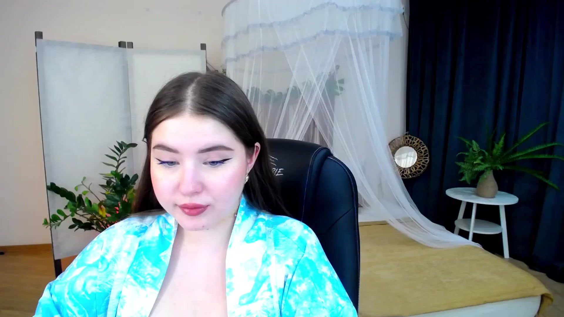 Gallery image thumbnail from AdmireMyEyes's myfreecams stream on, 12/06/2024, 09:04 image 17 of 20