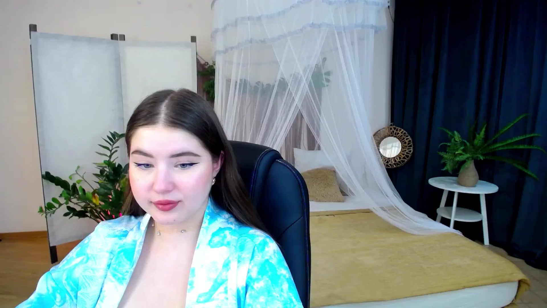 Gallery image thumbnail from AdmireMyEyes's myfreecams stream on, 12/06/2024, 09:46 image 17 of 20