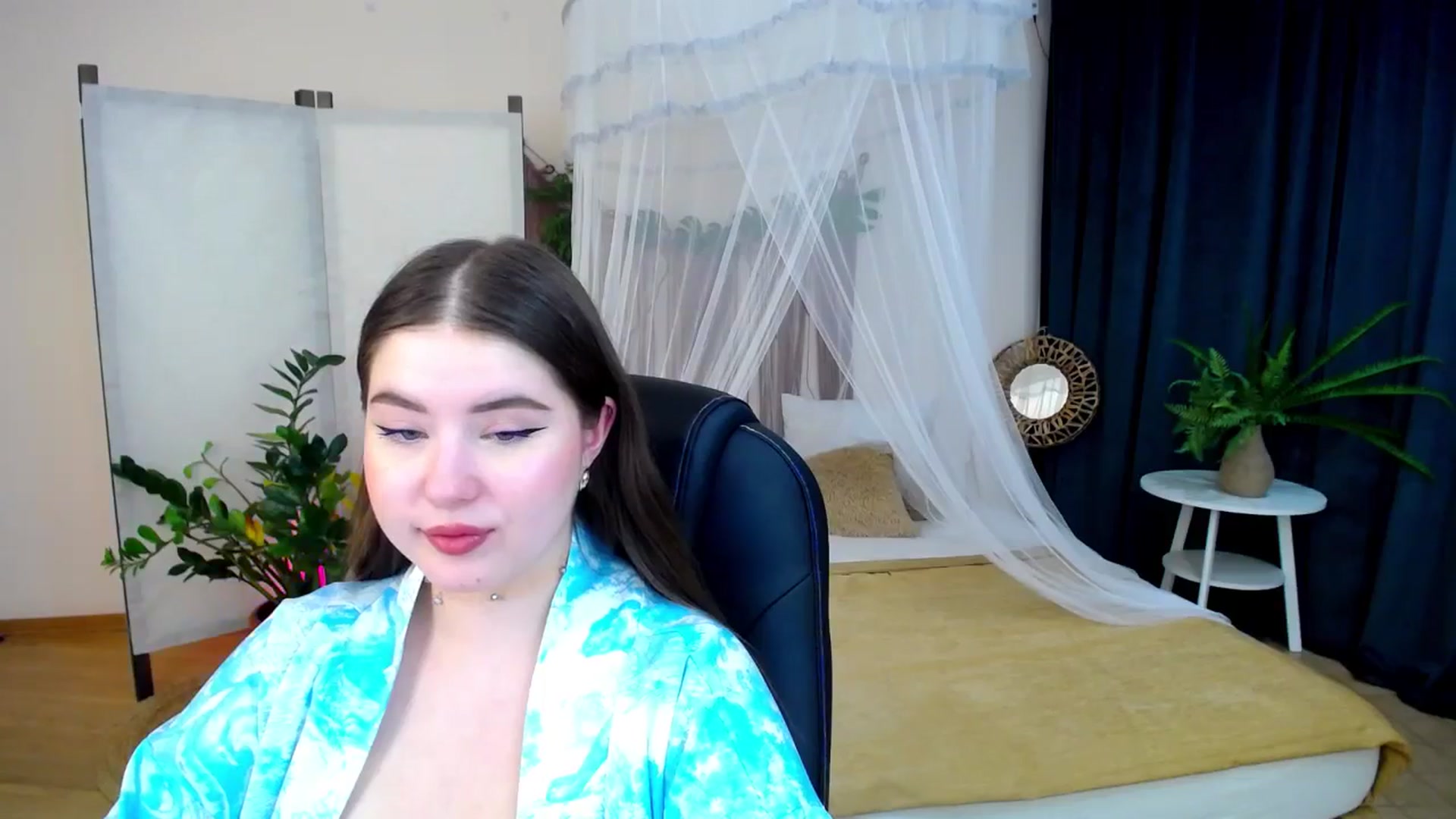 Gallery image thumbnail from AdmireMyEyes's myfreecams stream on, 12/06/2024, 09:46 image 15 of 20