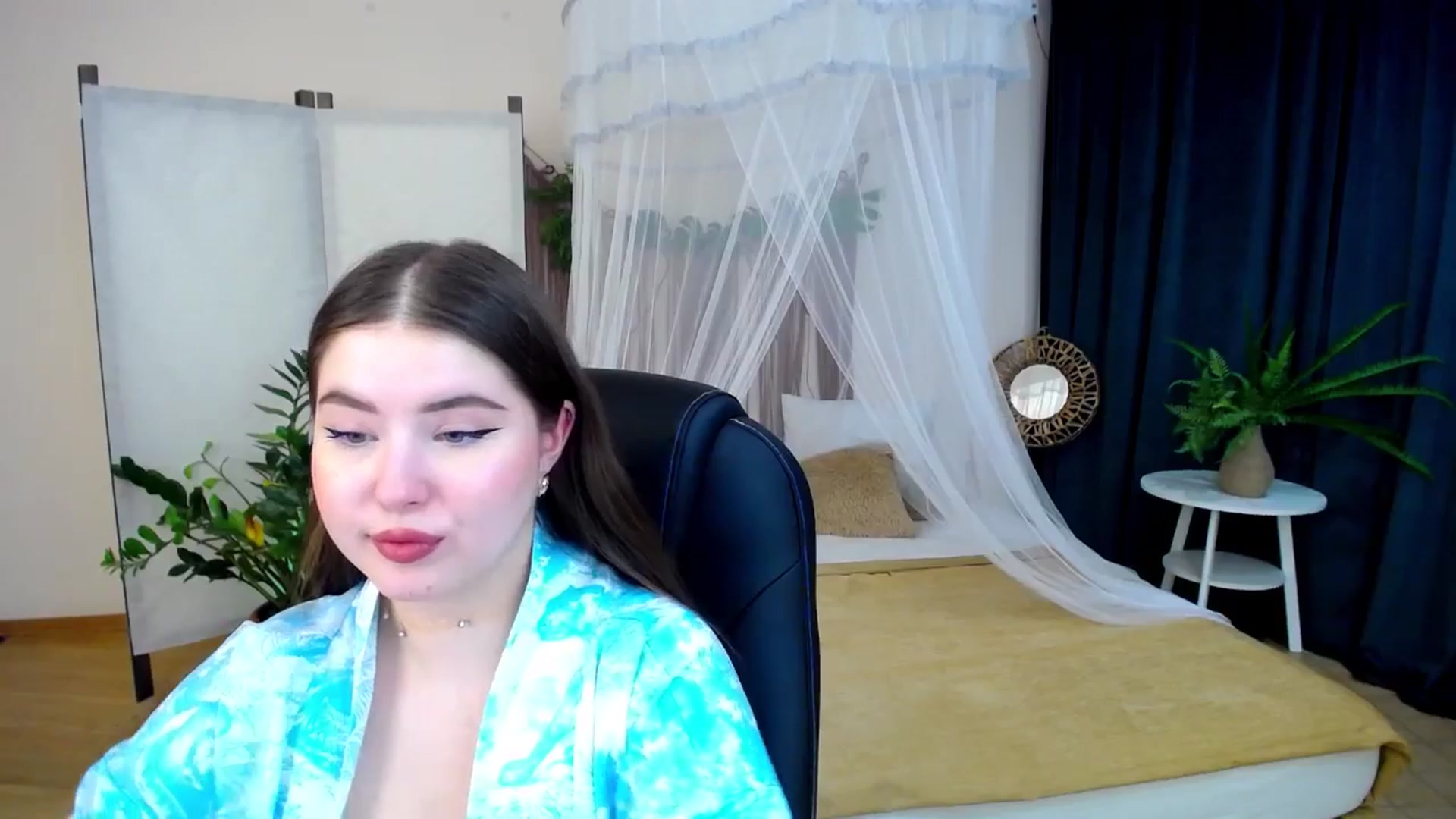 Gallery image thumbnail from AdmireMyEyes's myfreecams stream on, 12/06/2024, 09:46 image 16 of 20