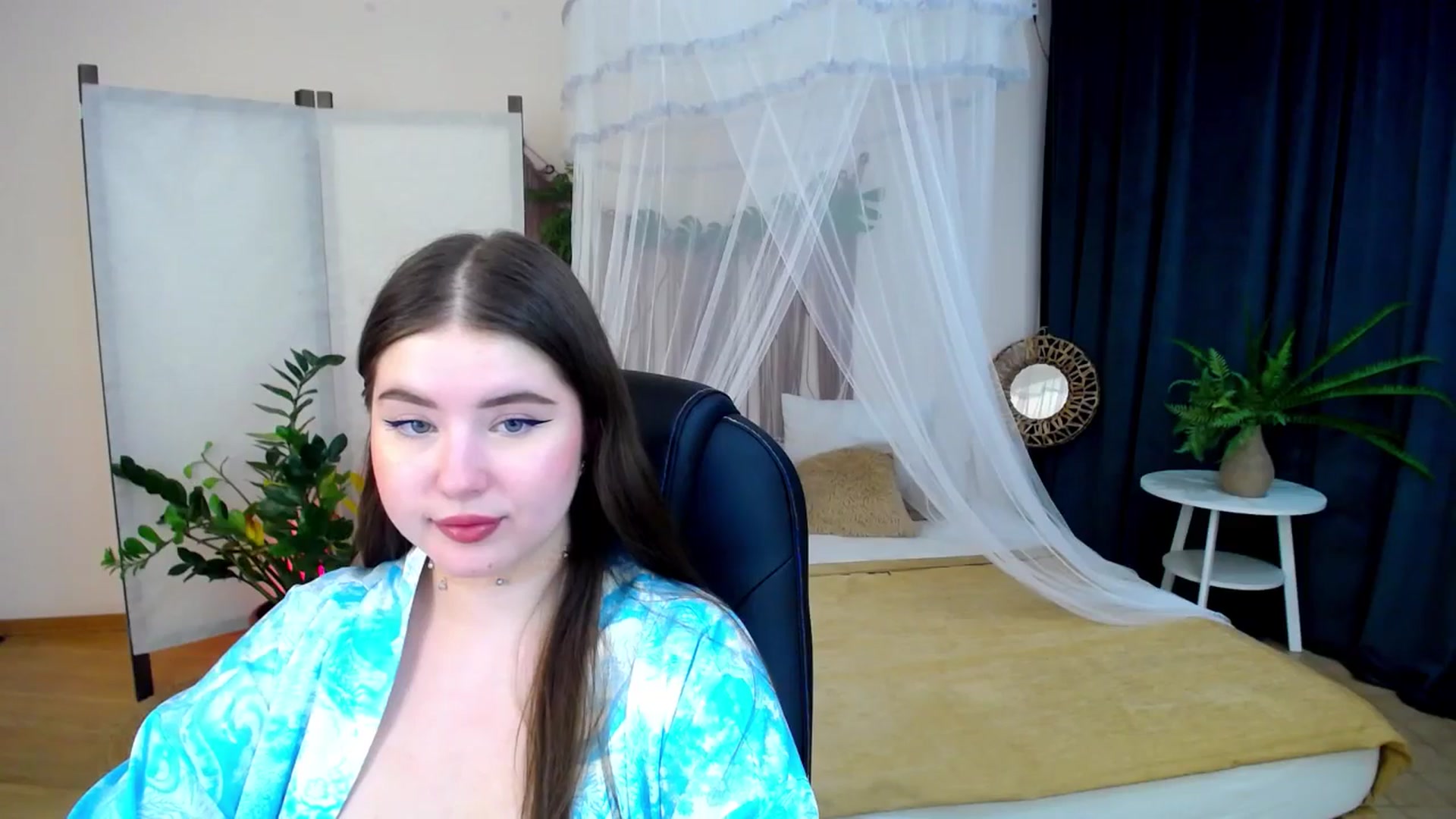 Gallery image thumbnail from AdmireMyEyes's myfreecams stream on, 12/06/2024, 09:46 image 12 of 20