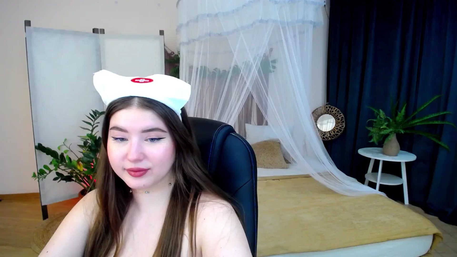 Gallery image thumbnail from AdmireMyEyes's myfreecams stream on, 12/06/2024, 11:00 image 17 of 20