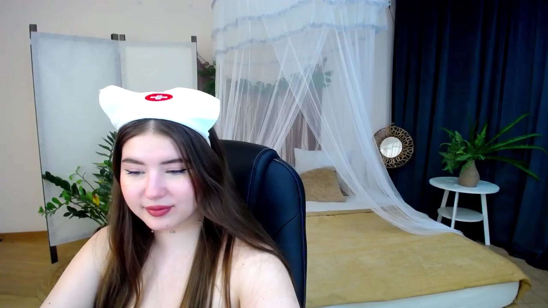 Gallery image thumbnail from AdmireMyEyes's myfreecams stream on, 12/06/2024, 11:00 image 16 of 20