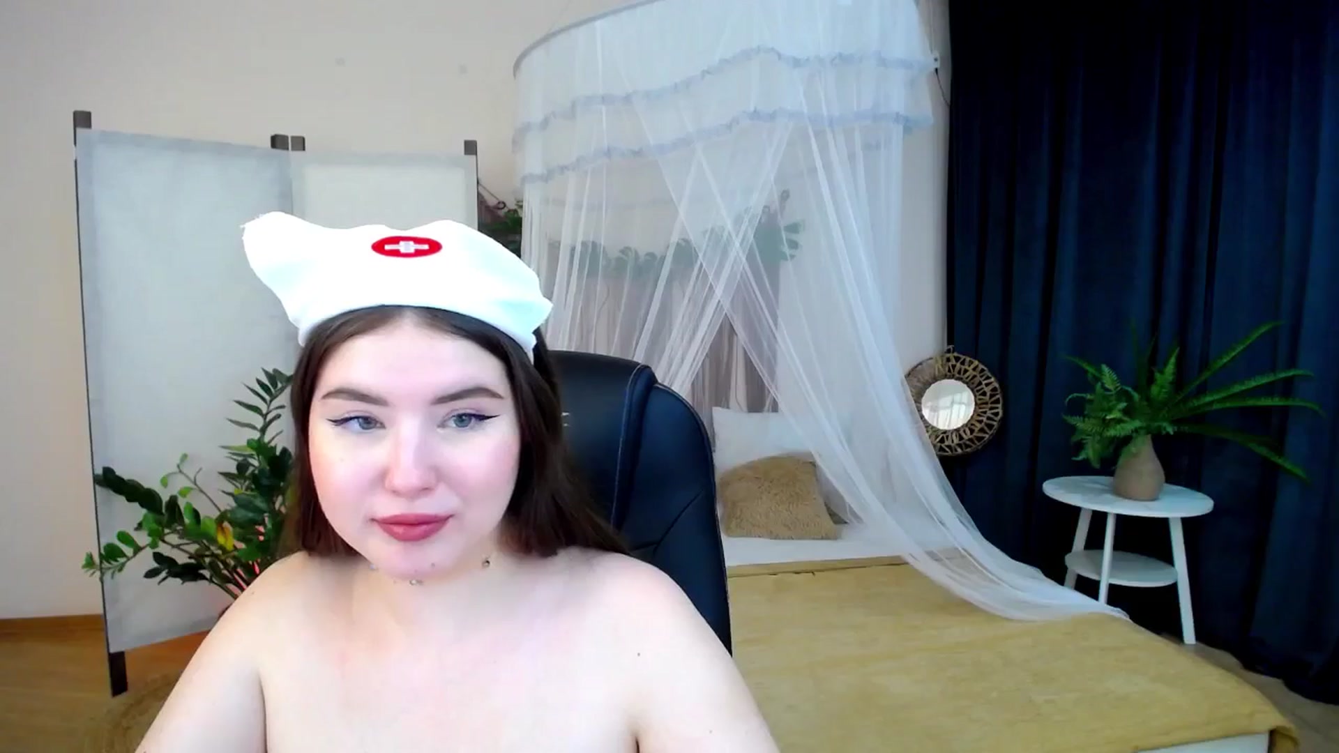 Gallery image thumbnail from AdmireMyEyes's myfreecams stream on, 12/06/2024, 11:40 image 14 of 20