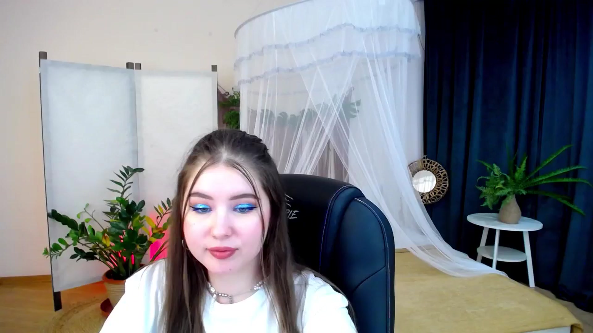 Gallery image thumbnail from AdmireMyEyes's myfreecams stream on, 12/07/2024, 08:25 image 1 of 20