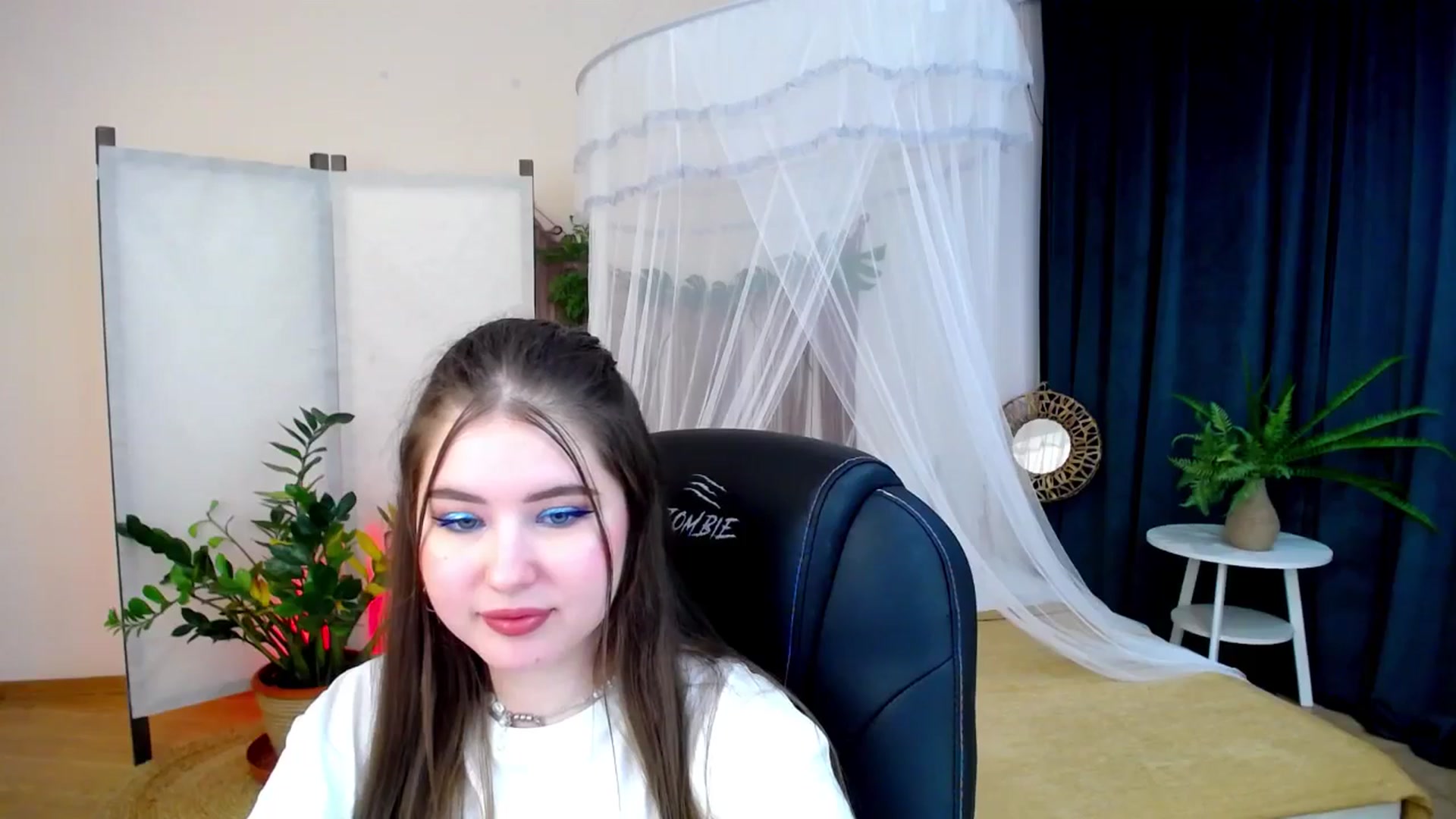 Gallery image thumbnail from AdmireMyEyes's myfreecams stream on, 12/07/2024, 08:25 image 4 of 20