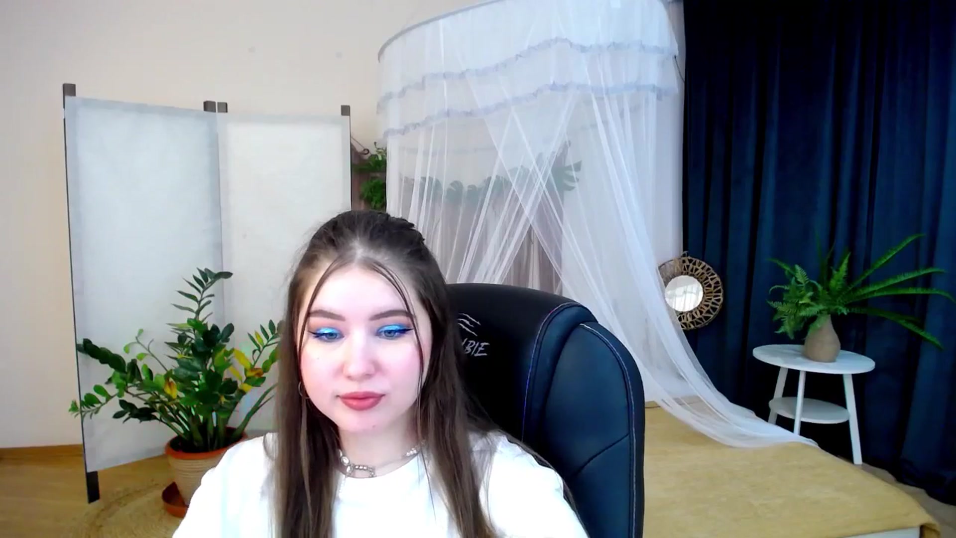 Gallery image thumbnail from AdmireMyEyes's myfreecams stream on, 12/07/2024, 08:25 image 2 of 20