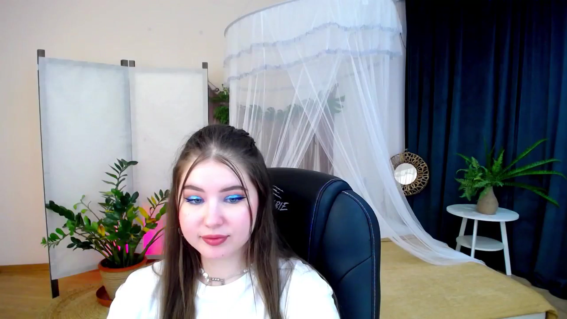 Gallery image thumbnail from AdmireMyEyes's myfreecams stream on, 12/07/2024, 08:25 image 3 of 20