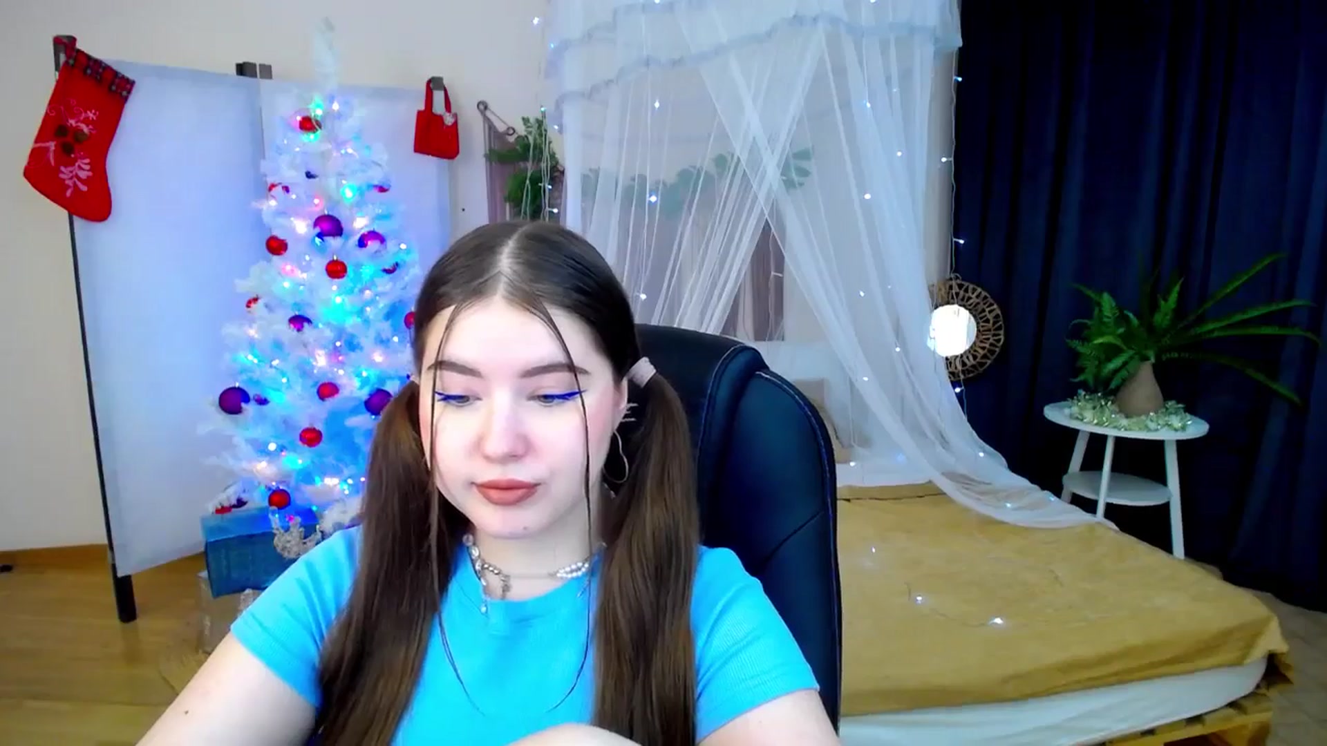 Gallery image thumbnail from AdmireMyEyes's myfreecams stream on, 12/08/2024, 18:56 image 9 of 20