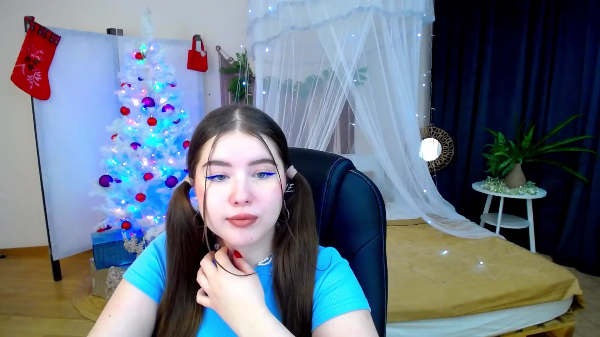 Gallery image thumbnail from AdmireMyEyes's myfreecams stream on, 12/08/2024, 18:56 image 12 of 20