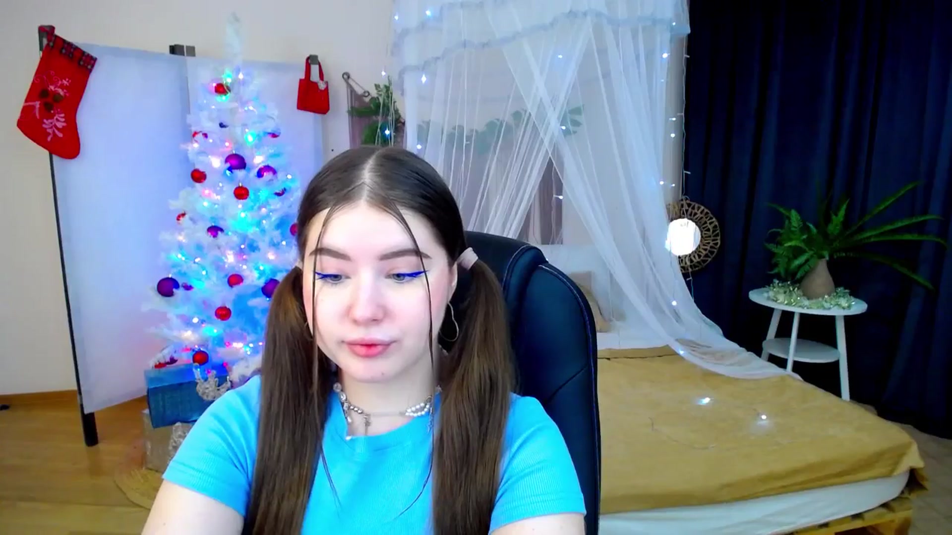 Gallery image thumbnail from AdmireMyEyes's myfreecams stream on, 12/08/2024, 18:56 image 4 of 20