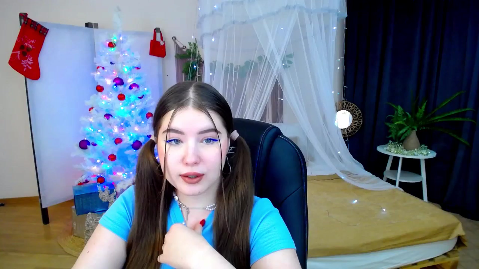 Gallery image thumbnail from AdmireMyEyes's myfreecams stream on, 12/08/2024, 18:56 image 14 of 20