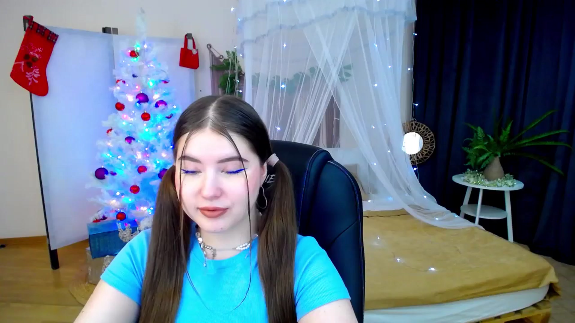 Gallery image thumbnail from AdmireMyEyes's myfreecams stream on, 12/08/2024, 18:56 image 10 of 20