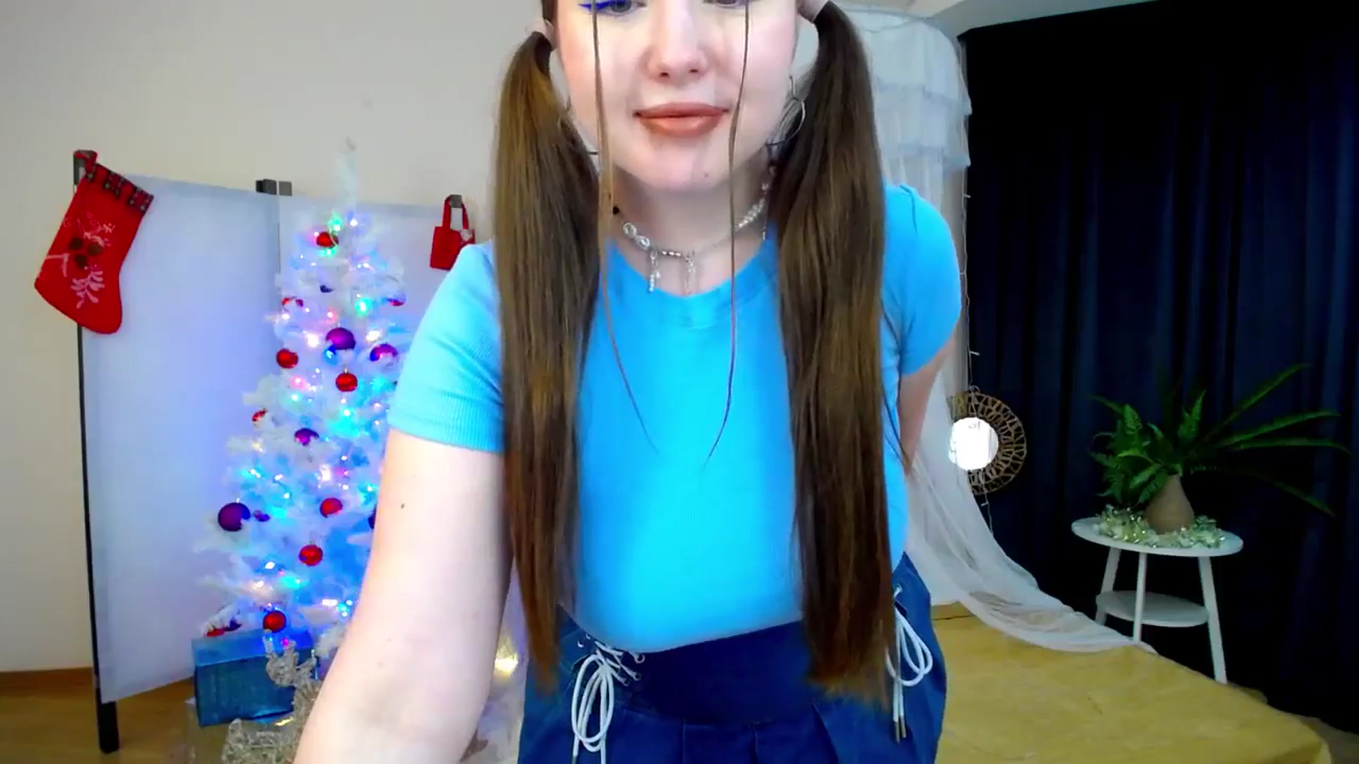 Gallery image thumbnail from AdmireMyEyes's myfreecams stream on, 12/08/2024, 18:56 image 19 of 20