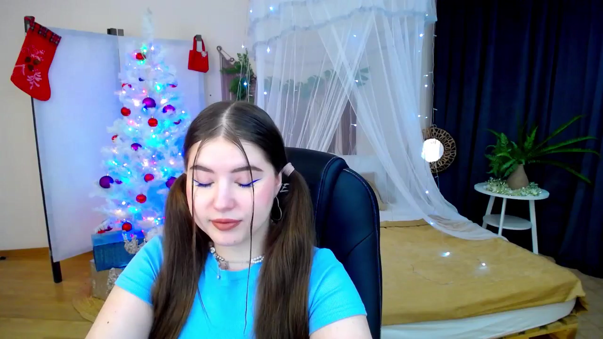 Gallery image thumbnail from AdmireMyEyes's myfreecams stream on, 12/08/2024, 18:56 image 8 of 20