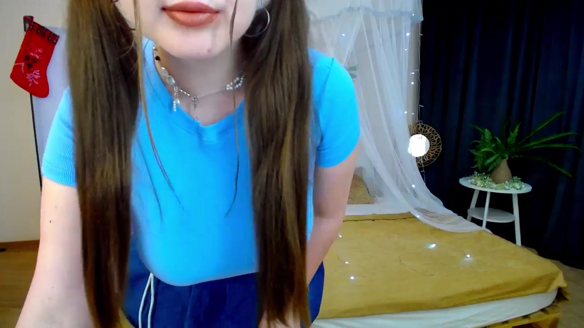 Gallery image thumbnail from AdmireMyEyes's myfreecams stream on, 12/08/2024, 18:56 image 15 of 20