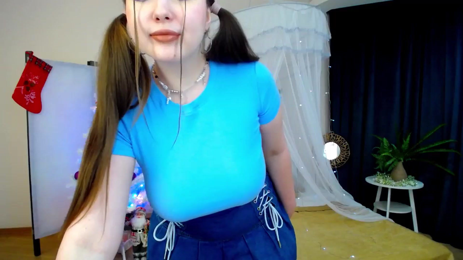 Gallery image thumbnail from AdmireMyEyes's myfreecams stream on, 12/08/2024, 18:56 image 17 of 20