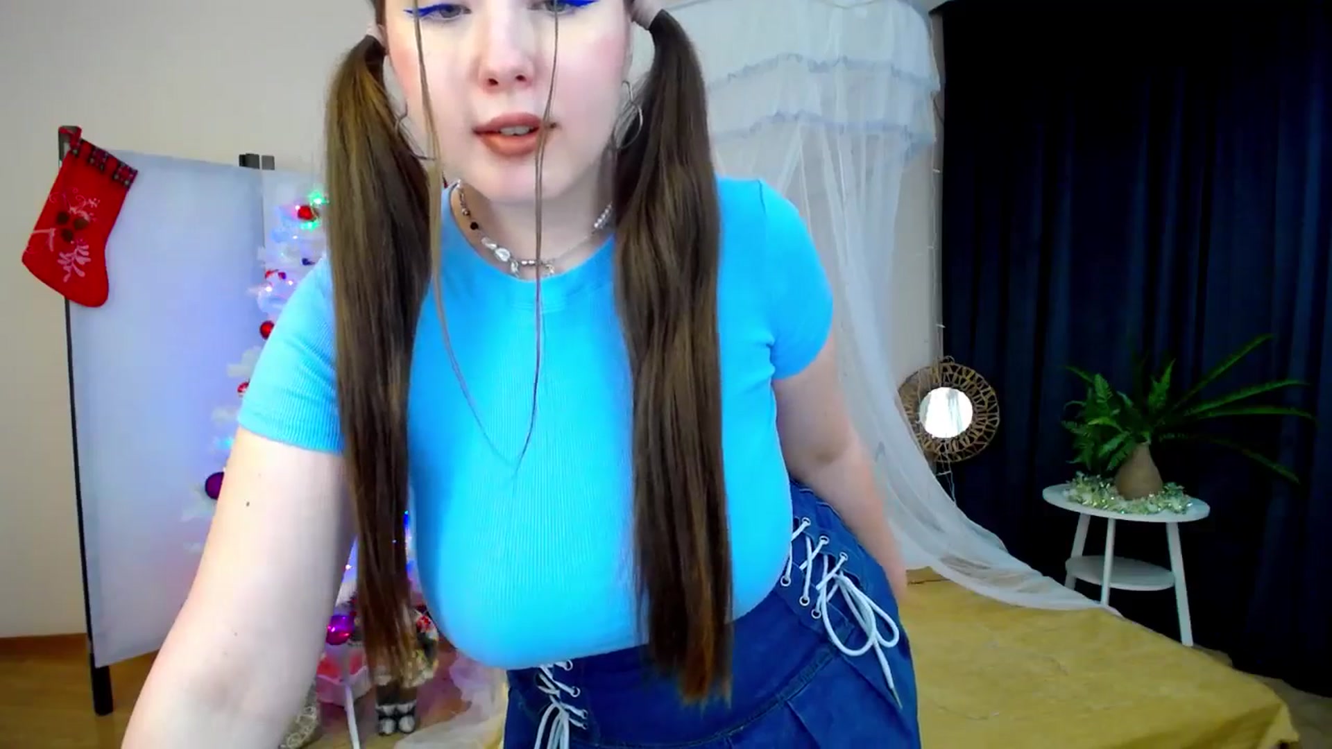 Gallery image thumbnail from AdmireMyEyes's myfreecams stream on, 12/08/2024, 19:34 image 17 of 20
