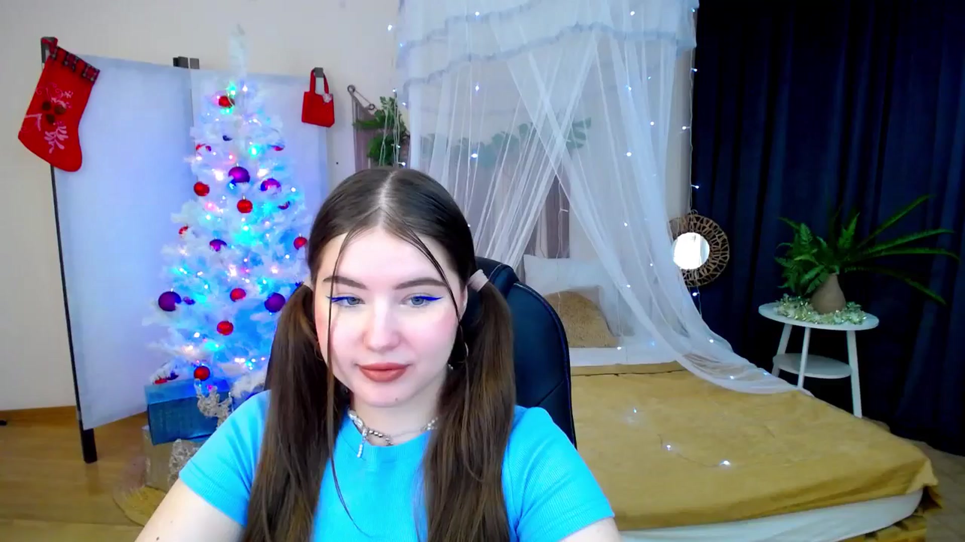 Gallery image thumbnail from AdmireMyEyes's myfreecams stream on, 12/08/2024, 19:34 image 8 of 20