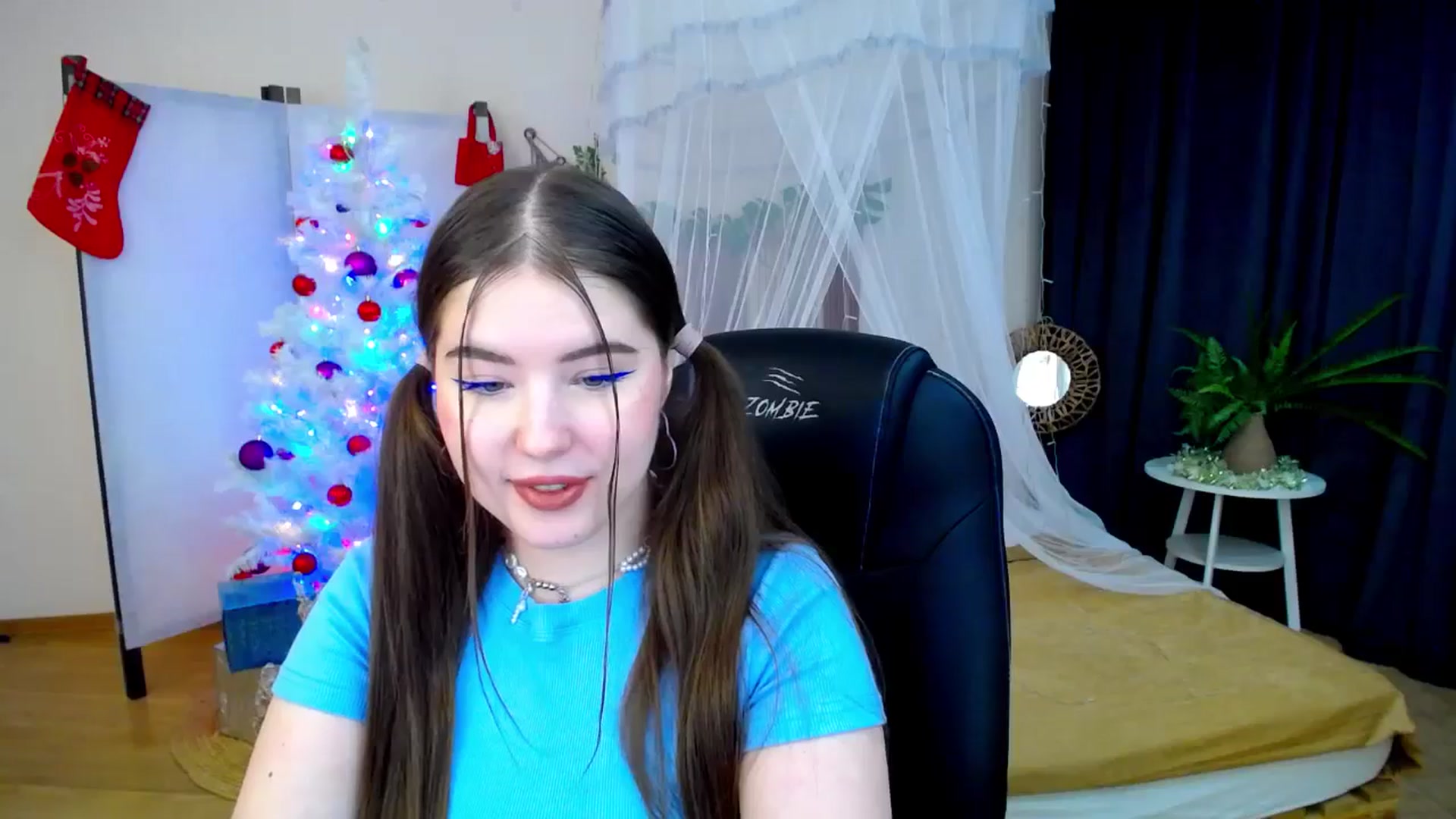 Gallery image thumbnail from AdmireMyEyes's myfreecams stream on, 12/08/2024, 19:34 image 3 of 20