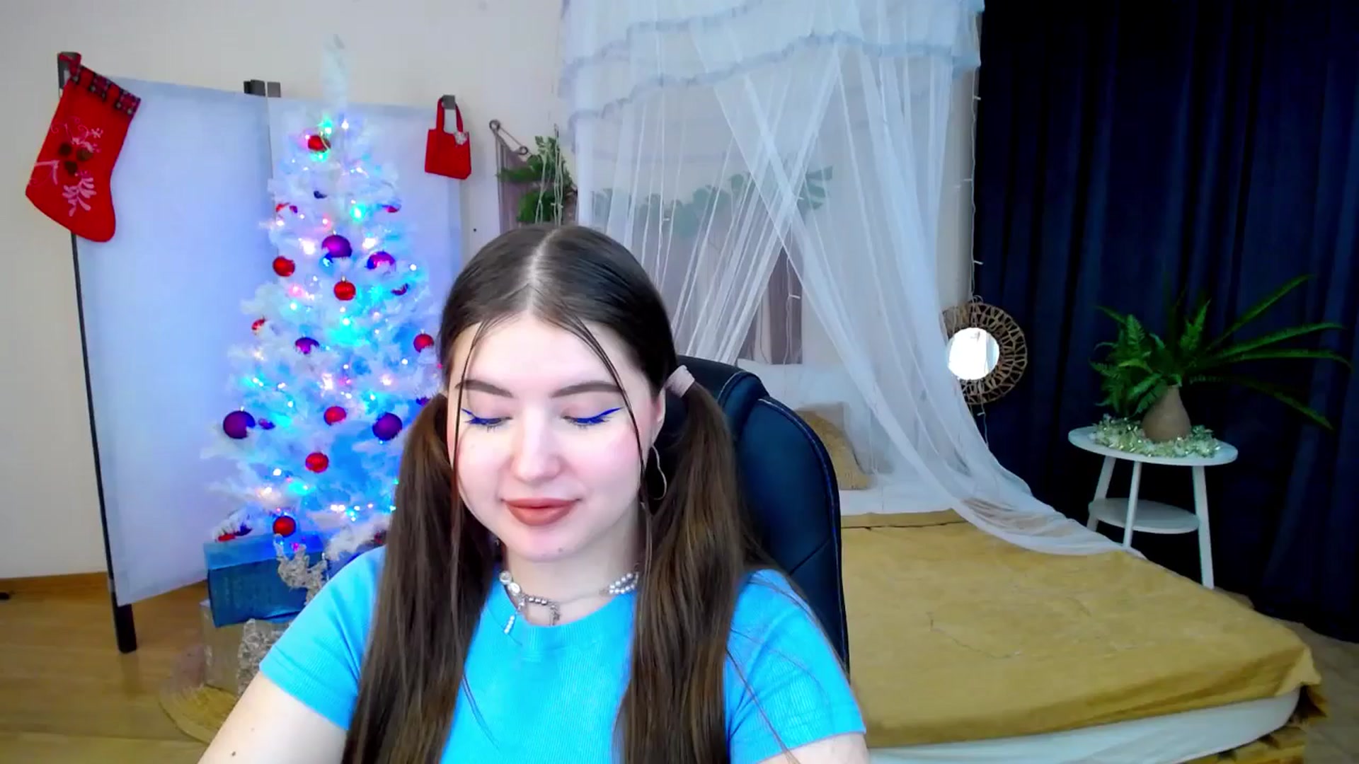 Gallery image thumbnail from AdmireMyEyes's myfreecams stream on, 12/08/2024, 19:34 image 1 of 20